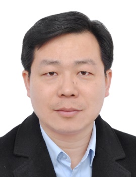 穿着西装的男人在微笑AI 生成的内容可能不正确。 穿着西装的男人在微笑AI 生成的内容可能不正确。